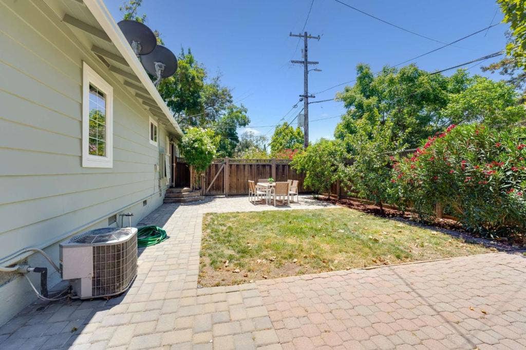 32013203 Hoover, Redwood City, CA 94063 32013203 Hoover, Redwood City, CA 94063