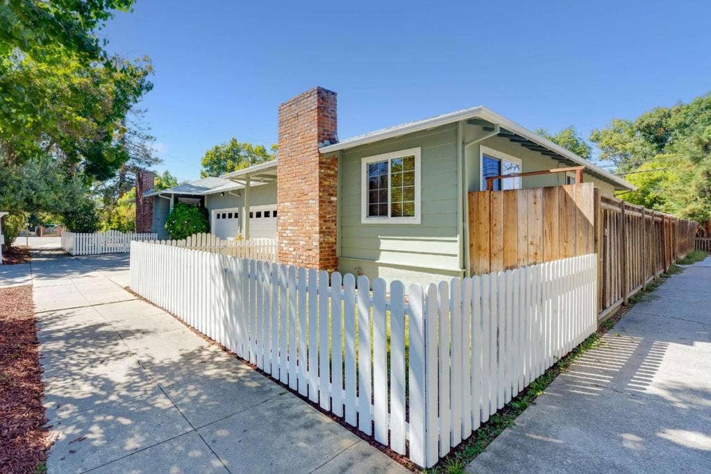 32013203 Hoover, Redwood City, CA 94063 32013203 Hoover, Redwood City, CA 94063