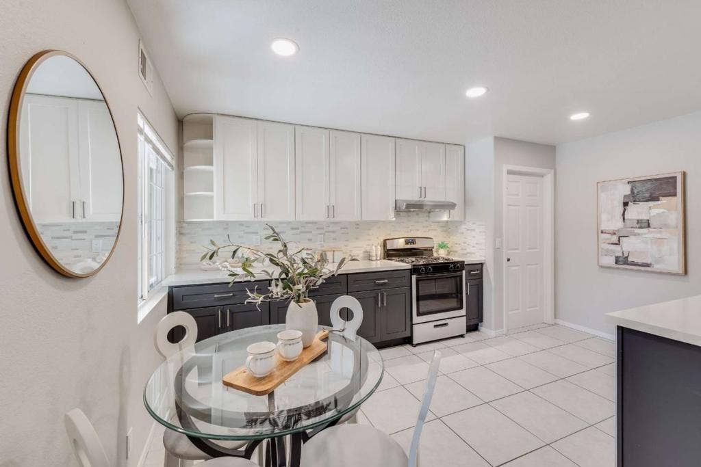 32013203 Hoover, Redwood City, CA 94063 32013203 Hoover, Redwood City, CA 94063