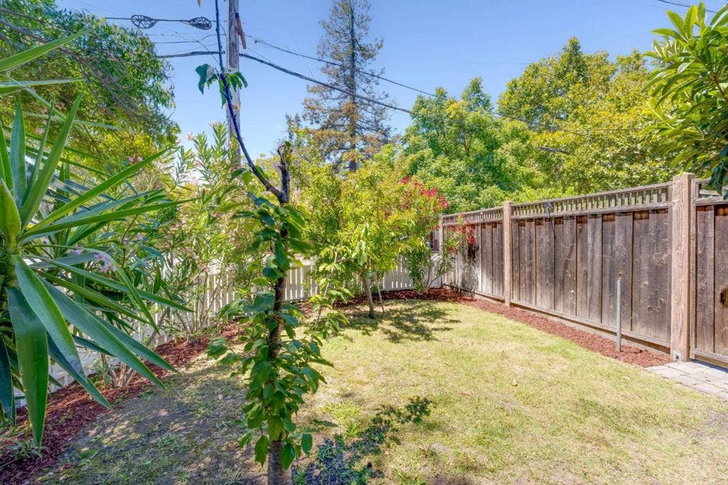 32013203 Hoover, Redwood City, CA 94063 32013203 Hoover, Redwood City, CA 94063