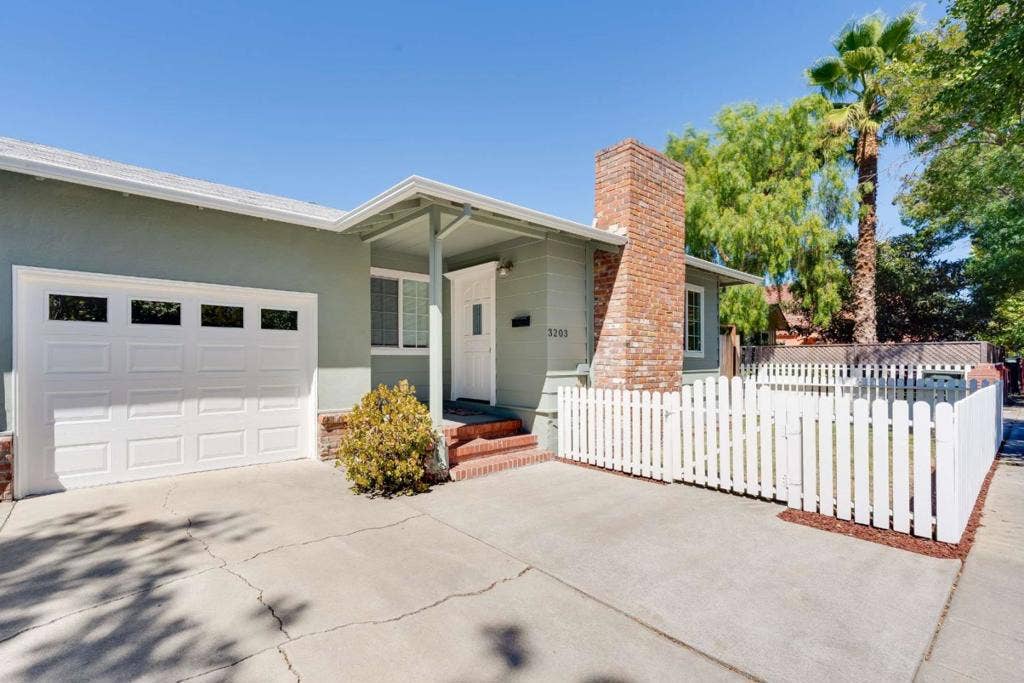 32013203 Hoover, Redwood City, CA 94063 32013203 Hoover, Redwood City, CA 94063