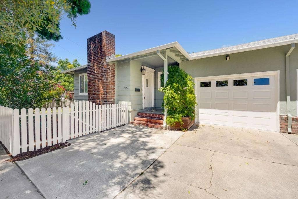 32013203 Hoover, Redwood City, CA 94063 32013203 Hoover, Redwood City, CA 94063