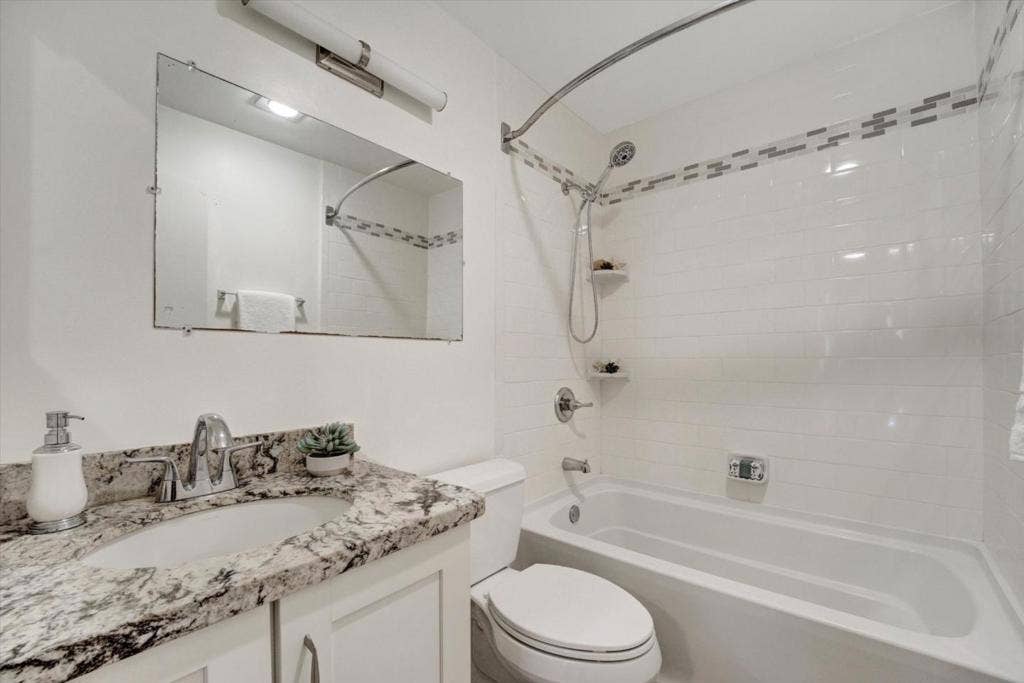400 Ortega Avenue, #306B, Mountain View, CA 94040 400 Ortega Avenue, #306B, Mountain View, CA 94040