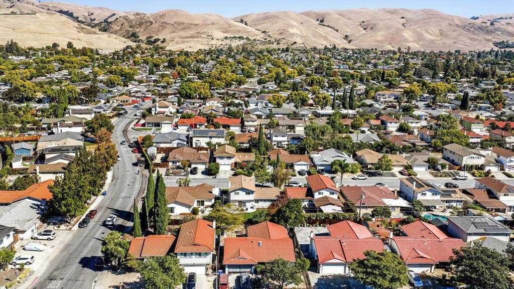 163 Rodrigues Avenue, Milpitas, CA 95035 163 Rodrigues Avenue, Milpitas, CA 95035