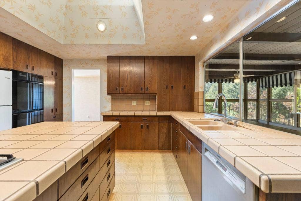 13158 Stewart Court, Saratoga, CA 95070 13158 Stewart Court, Saratoga, CA 95070