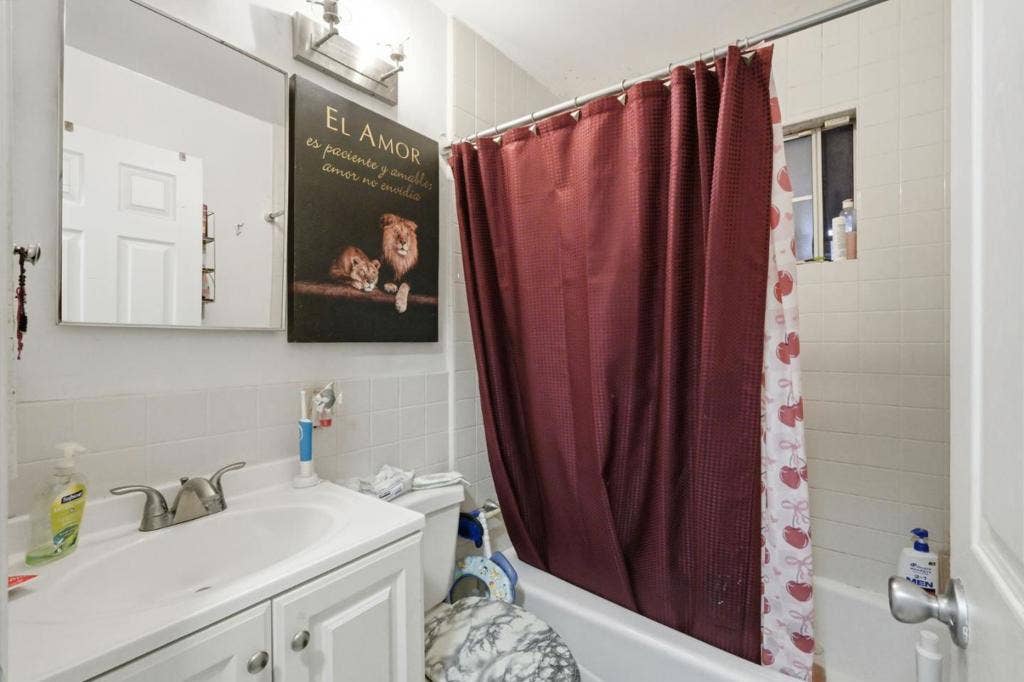 212 Pamela Avenue, San Jose, CA 95116 212 Pamela Avenue, San Jose, CA 95116