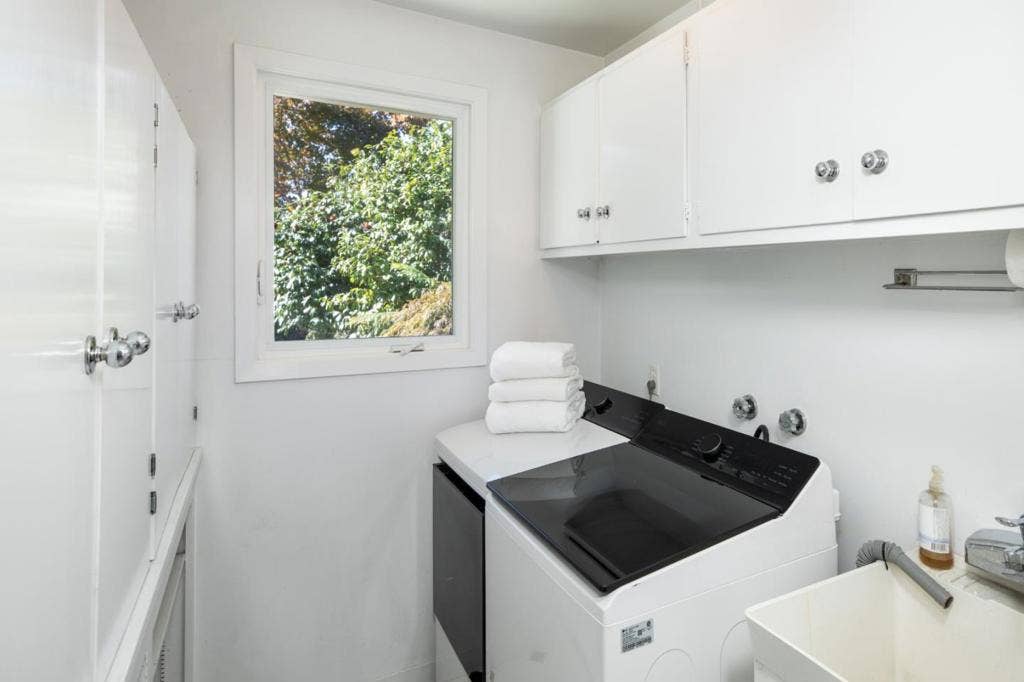 27 Catalpa Drive, Atherton, CA 94027 27 Catalpa Drive, Atherton, CA 94027