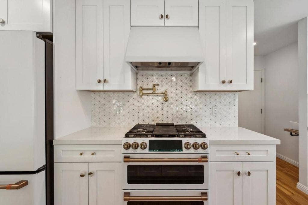 830 Robin Lane, Millbrae, CA 94030 830 Robin Lane, Millbrae, CA 94030