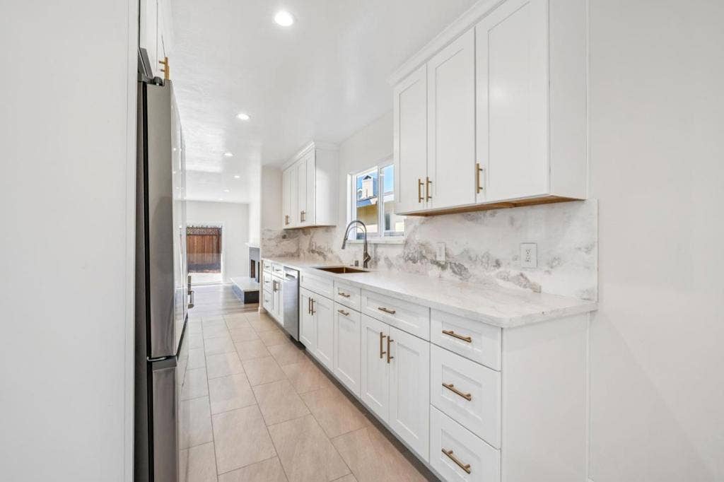 700 Gull Avenue, Foster City, CA 94404 700 Gull Avenue, Foster City, CA 94404