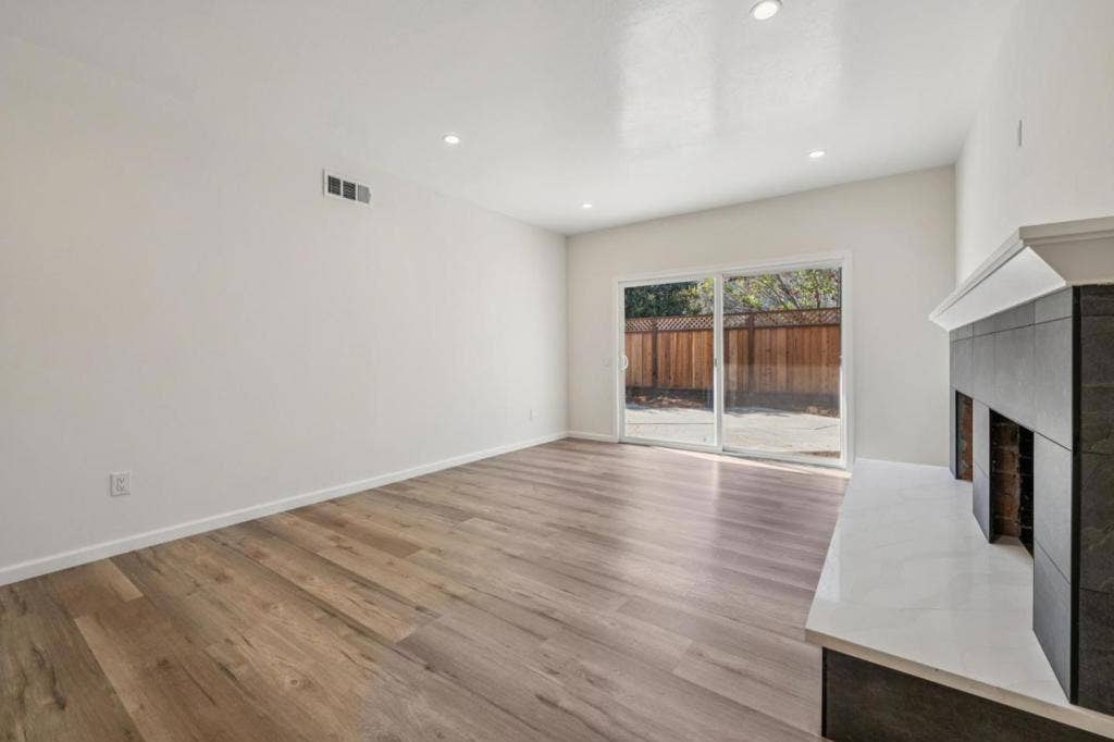 700 Gull Avenue, Foster City, CA 94404 700 Gull Avenue, Foster City, CA 94404