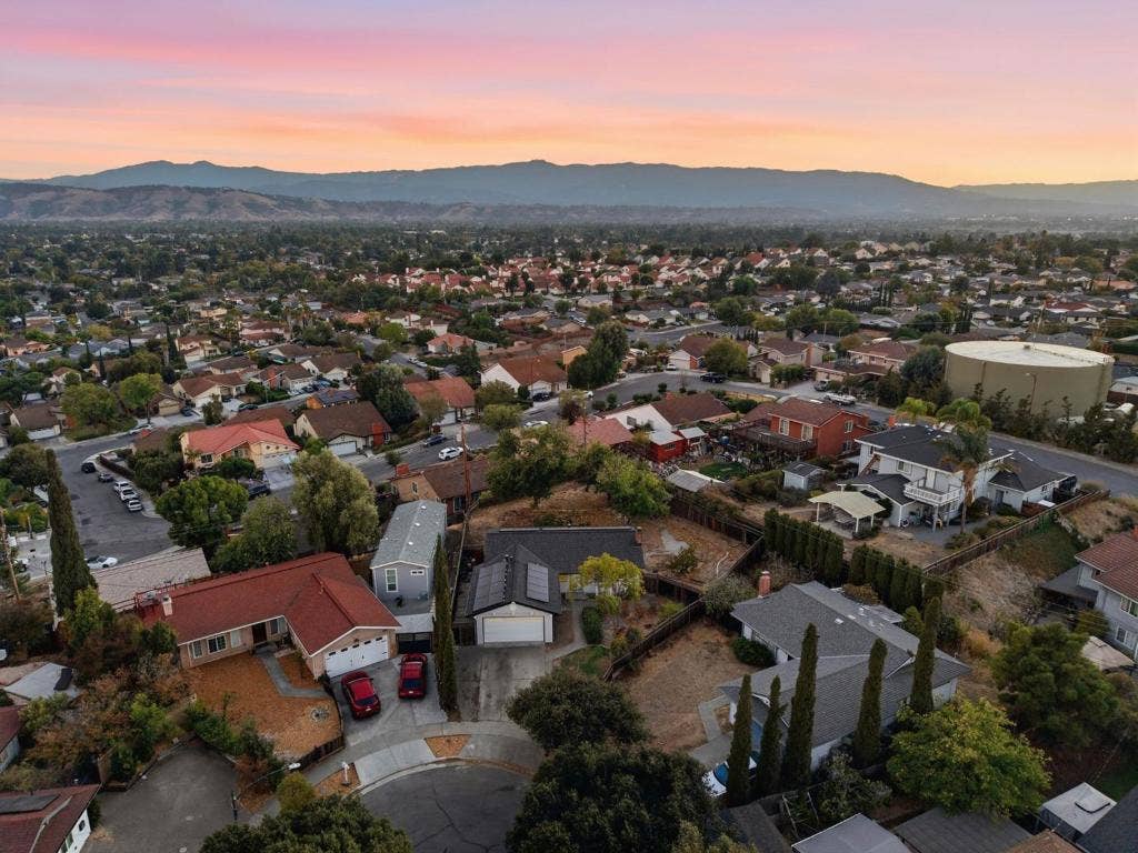 690 Bold Court, San Jose, CA 95111 690 Bold Court, San Jose, CA 95111
