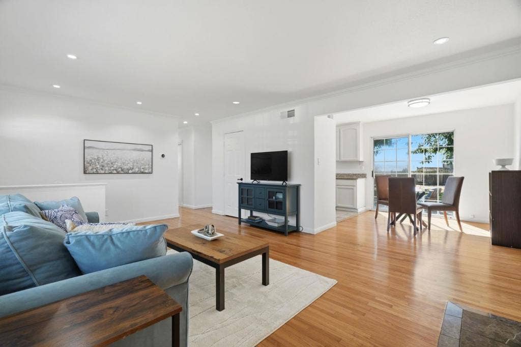 690 Bold Court, San Jose, CA 95111 690 Bold Court, San Jose, CA 95111