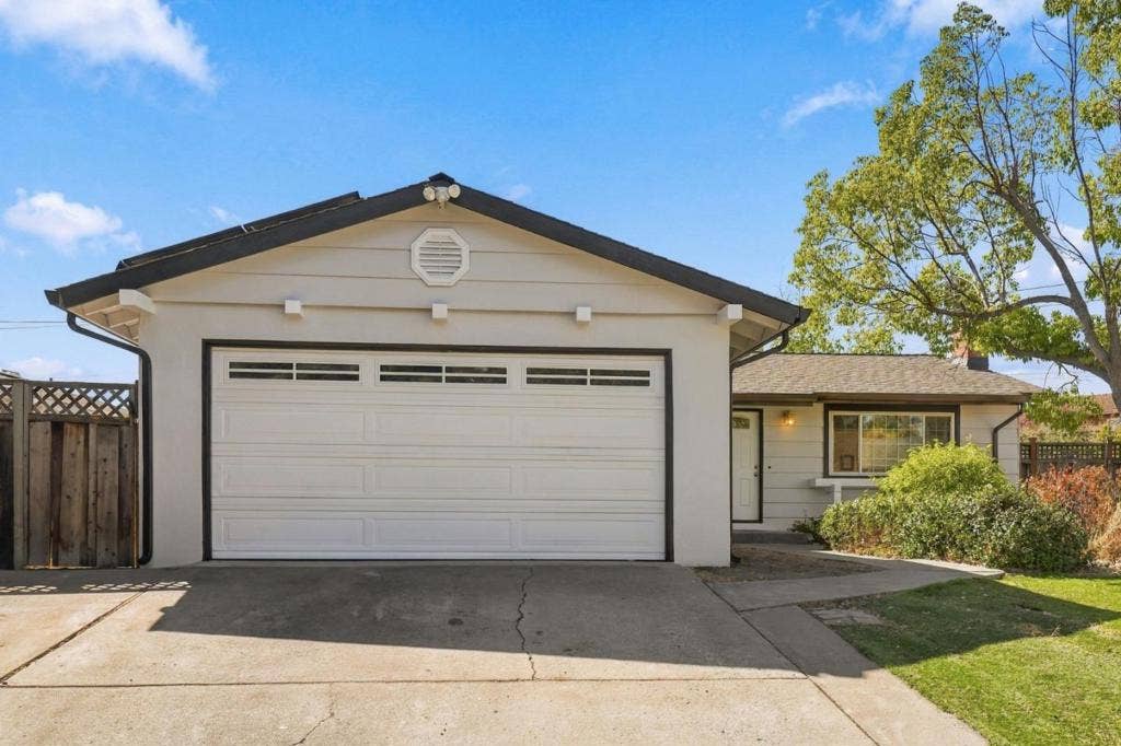 690 Bold Court, San Jose, CA 95111 690 Bold Court, San Jose, CA 95111