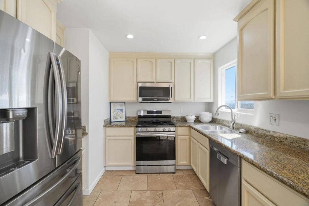 690 Bold Court, San Jose, CA 95111 690 Bold Court, San Jose, CA 95111