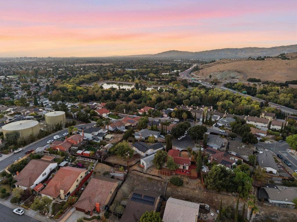 690 Bold Court, San Jose, CA 95111 690 Bold Court, San Jose, CA 95111
