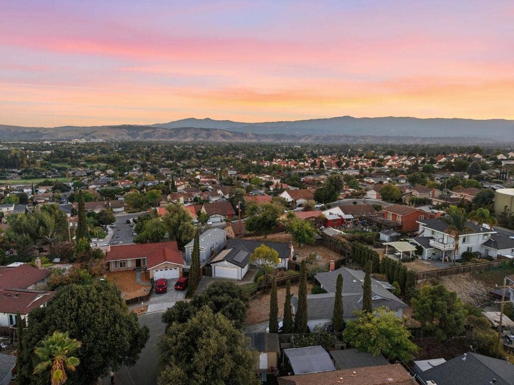 690 Bold Court, San Jose, CA 95111 690 Bold Court, San Jose, CA 95111