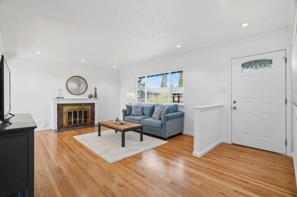 690 Bold Court, San Jose, CA 95111 690 Bold Court, San Jose, CA 95111