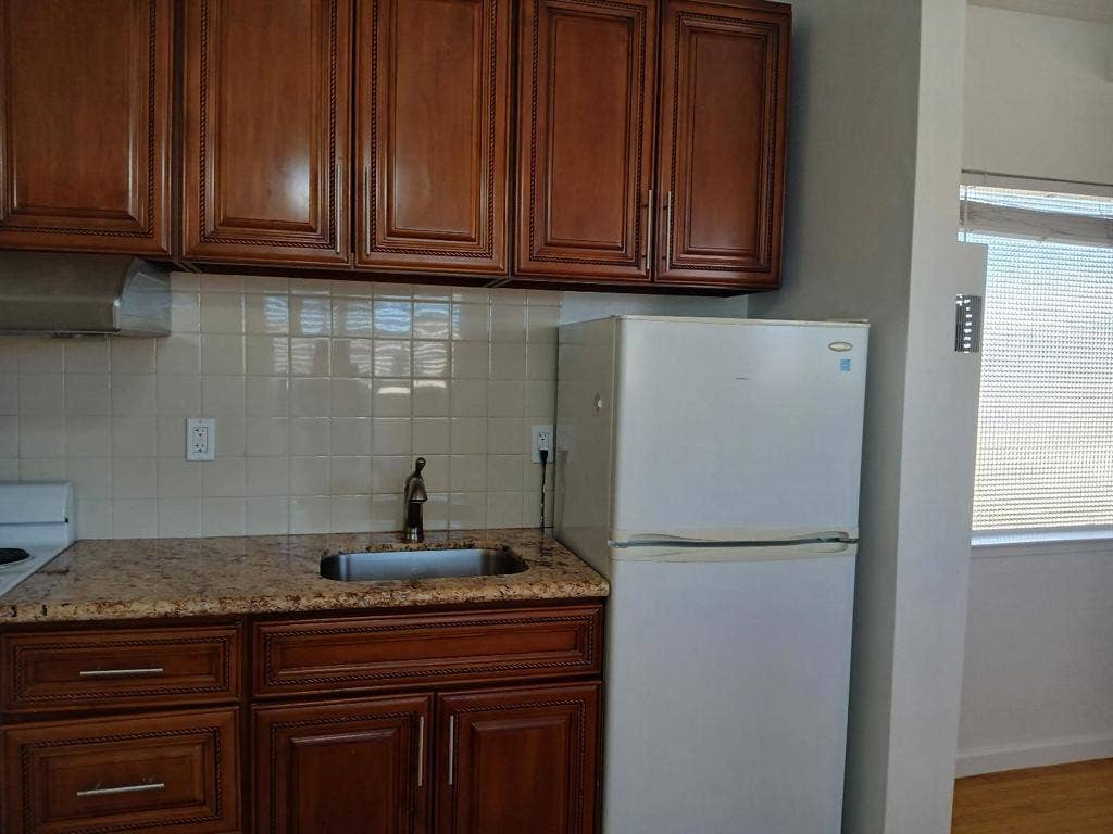 1575 Laurel Street, #C, San Carlos, CA 94070