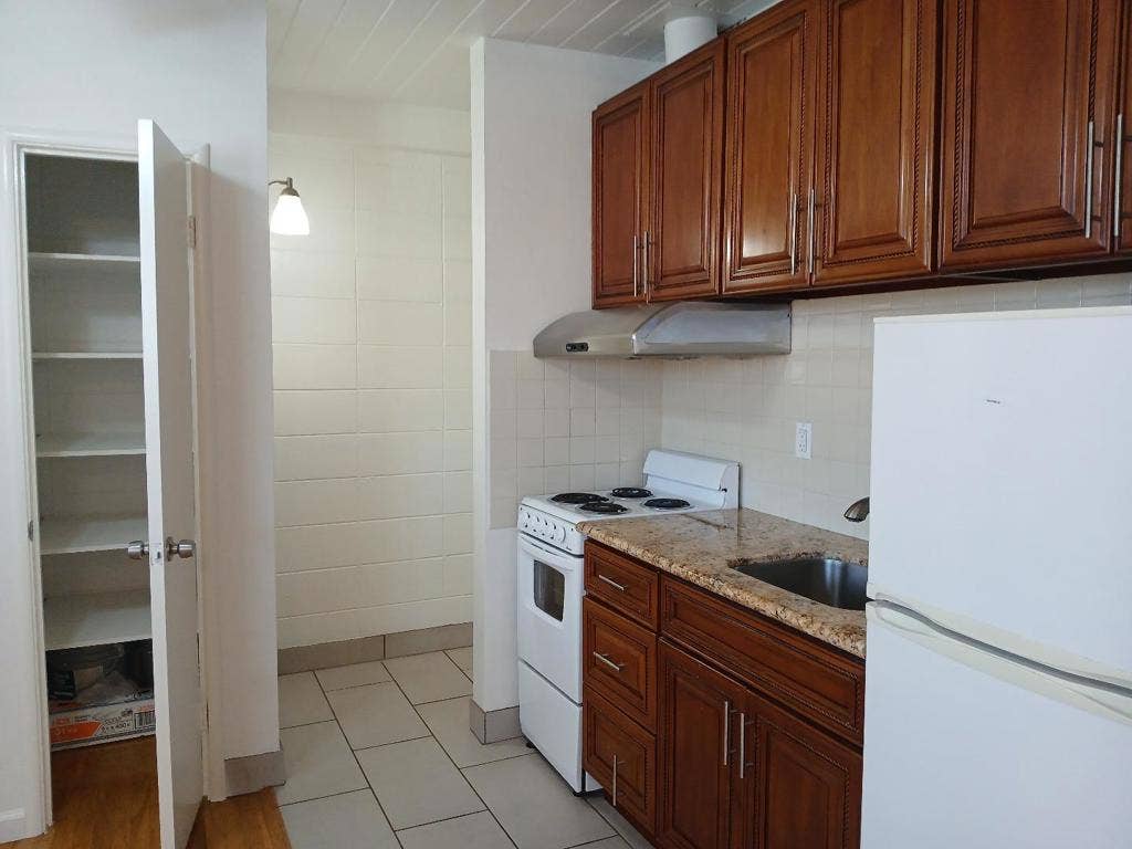 1575 Laurel Street, #C, San Carlos, CA 94070