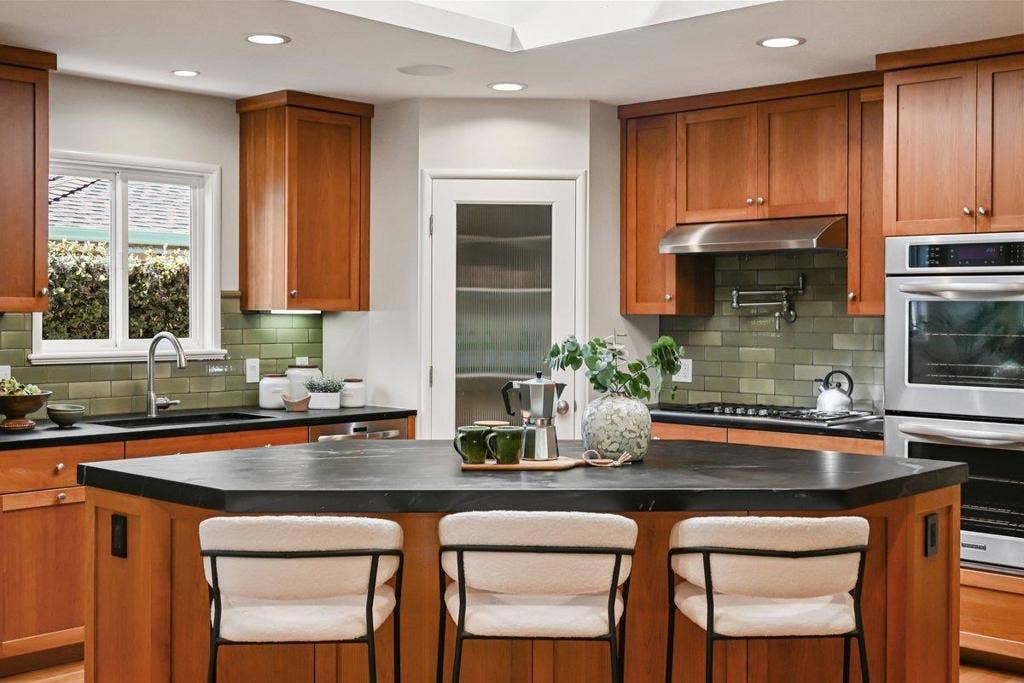 151 Louise Lane, San Mateo, CA 94403 151 Louise Lane, San Mateo, CA 94403