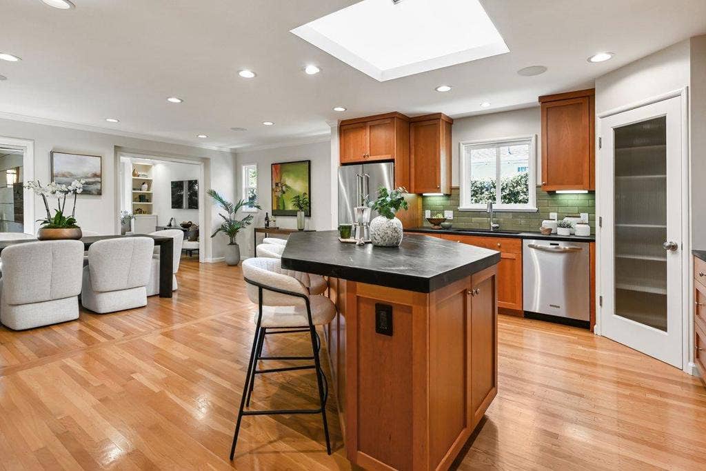151 Louise Lane, San Mateo, CA 94403 151 Louise Lane, San Mateo, CA 94403