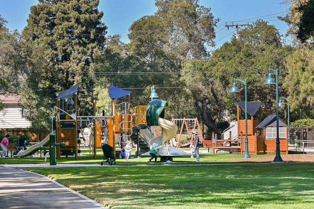 151 Louise Lane, San Mateo, CA 94403 151 Louise Lane, San Mateo, CA 94403