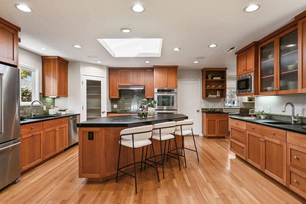 151 Louise Lane, San Mateo, CA 94403 151 Louise Lane, San Mateo, CA 94403