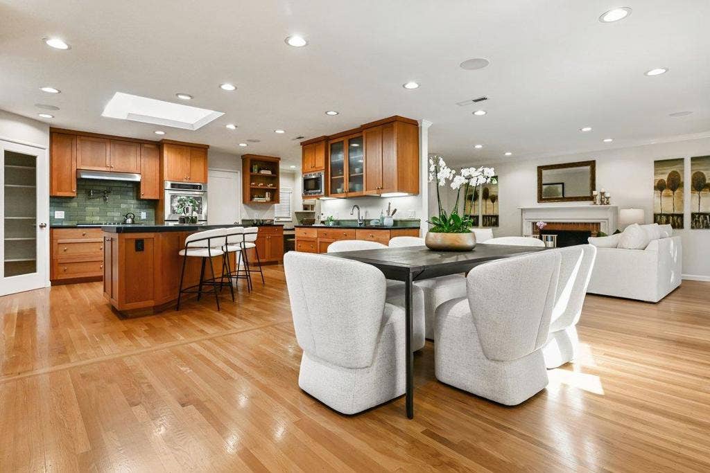 151 Louise Lane, San Mateo, CA 94403 151 Louise Lane, San Mateo, CA 94403