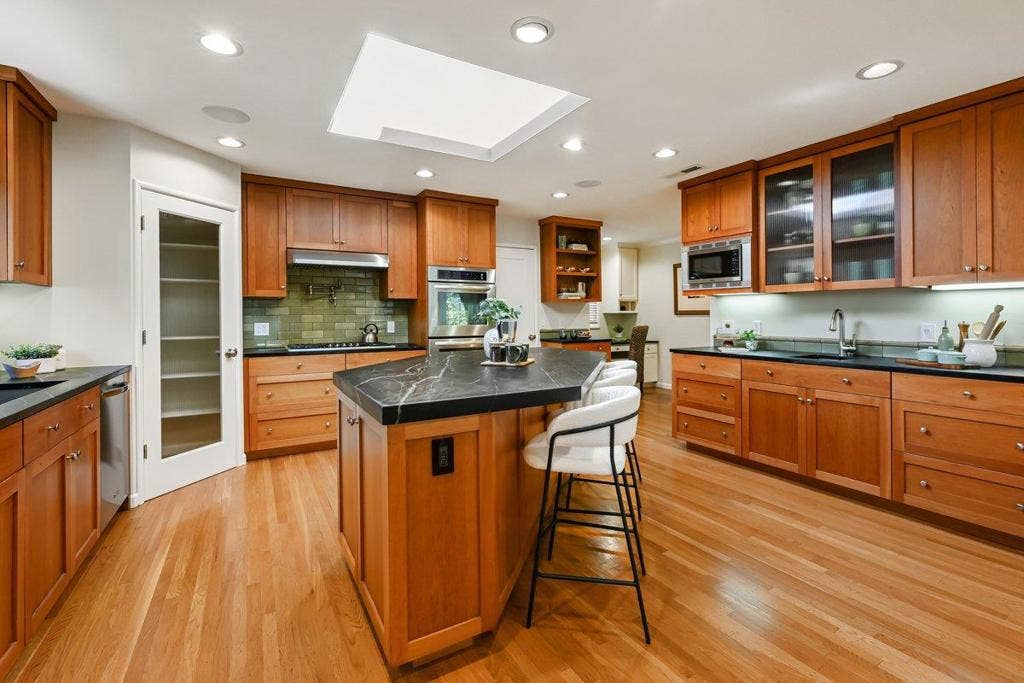 151 Louise Lane, San Mateo, CA 94403 151 Louise Lane, San Mateo, CA 94403
