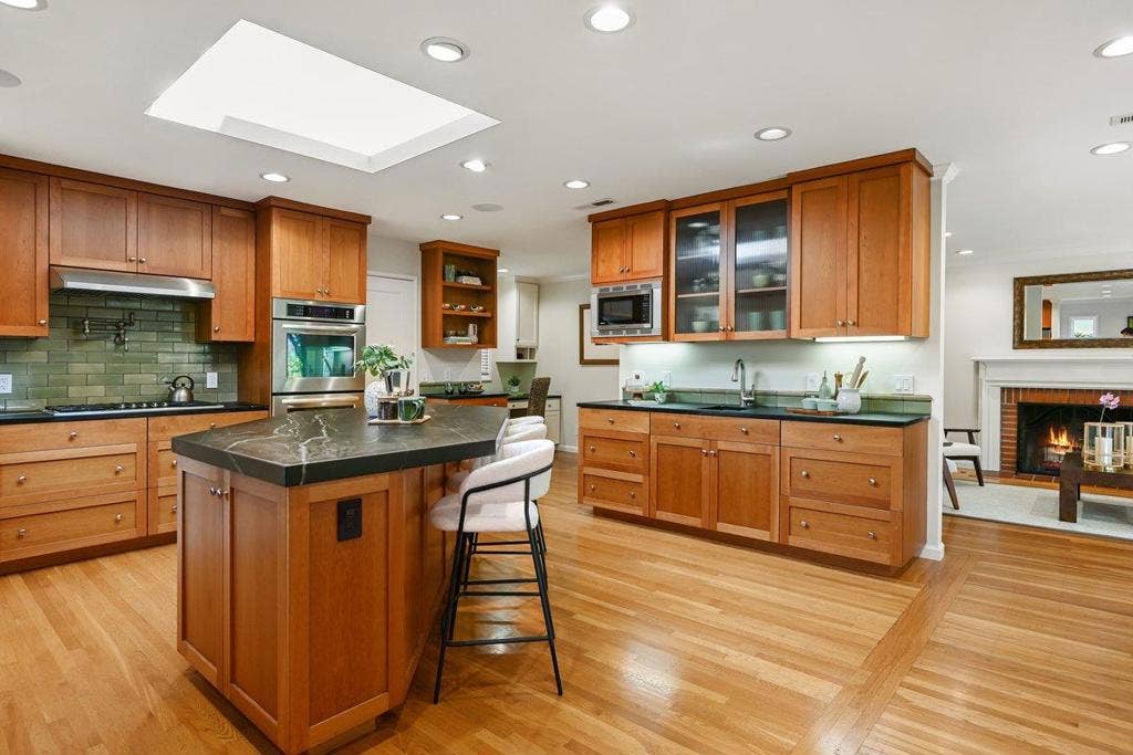 151 Louise Lane, San Mateo, CA 94403 151 Louise Lane, San Mateo, CA 94403