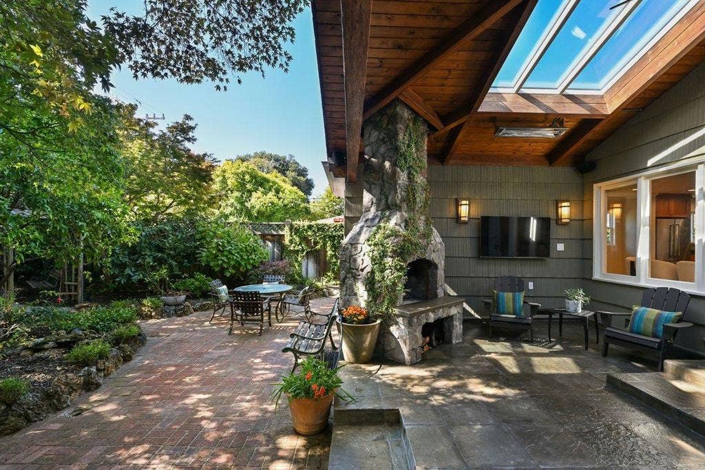 151 Louise Lane, San Mateo, CA 94403 151 Louise Lane, San Mateo, CA 94403