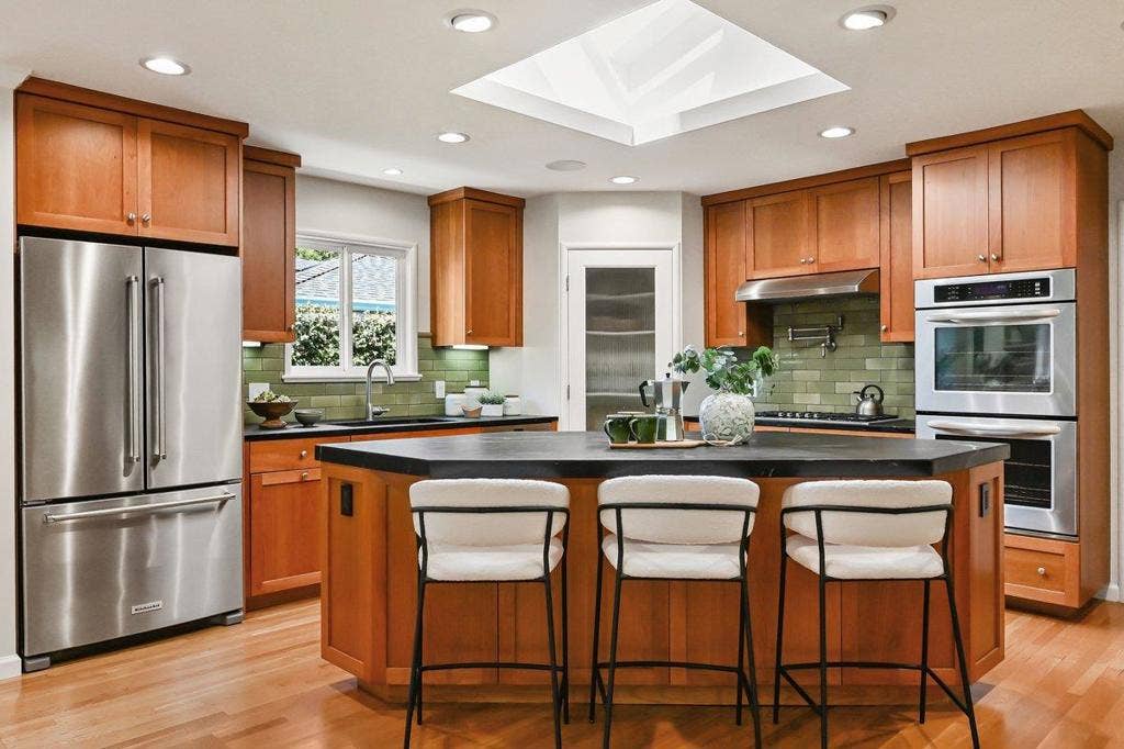 151 Louise Lane, San Mateo, CA 94403 151 Louise Lane, San Mateo, CA 94403