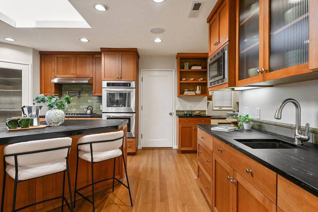 151 Louise Lane, San Mateo, CA 94403 151 Louise Lane, San Mateo, CA 94403