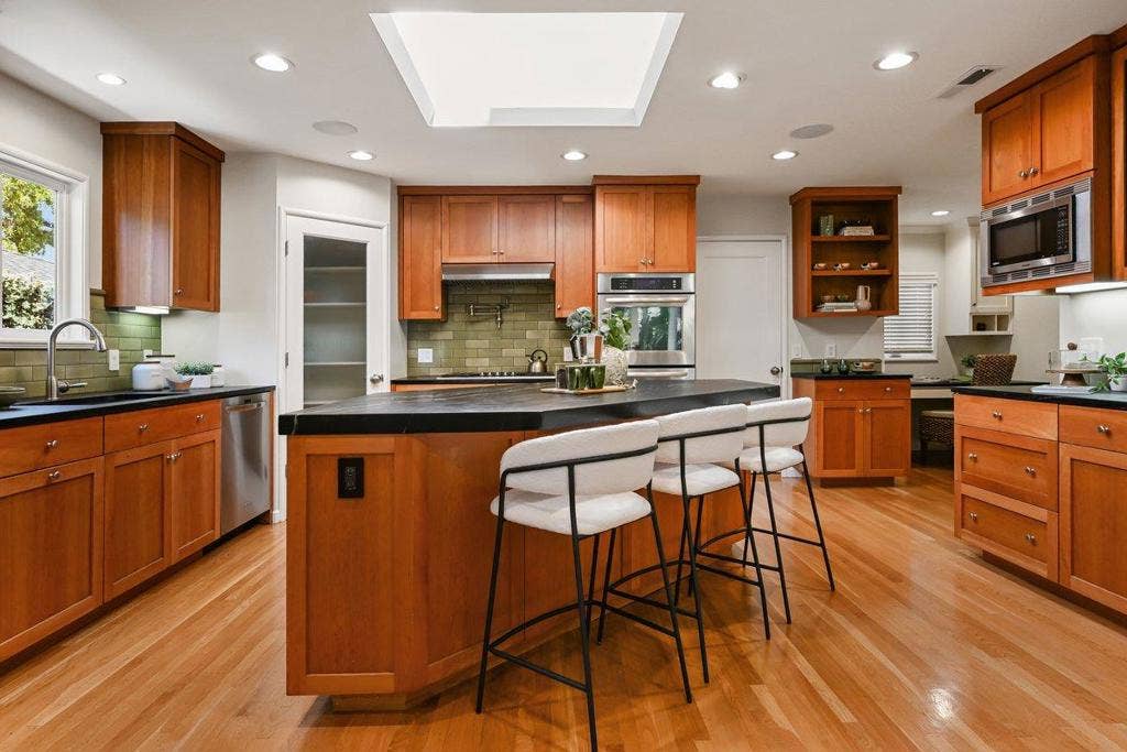 151 Louise Lane, San Mateo, CA 94403 151 Louise Lane, San Mateo, CA 94403