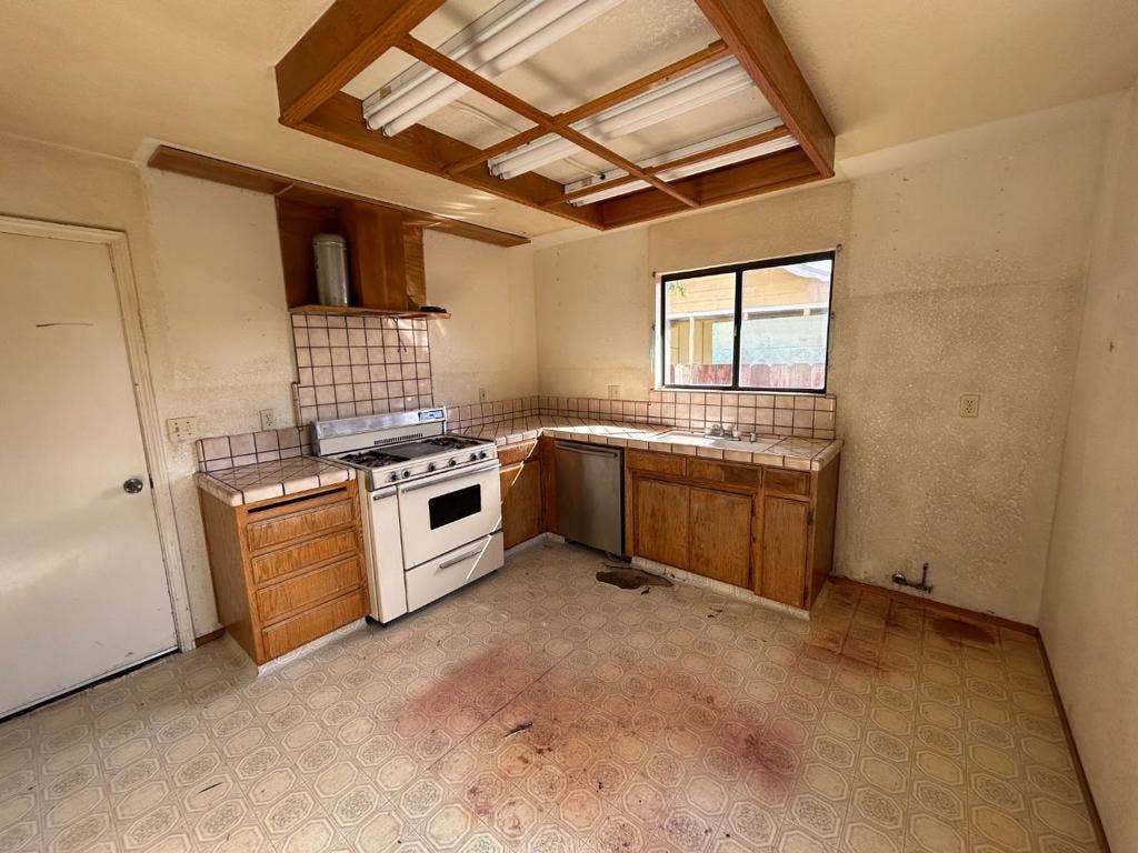 921 Nash Road, Hollister, CA 95023 921 Nash Road, Hollister, CA 95023