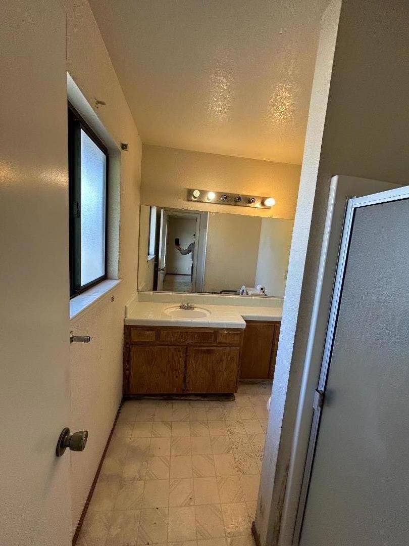 921 Nash Road, Hollister, CA 95023 921 Nash Road, Hollister, CA 95023
