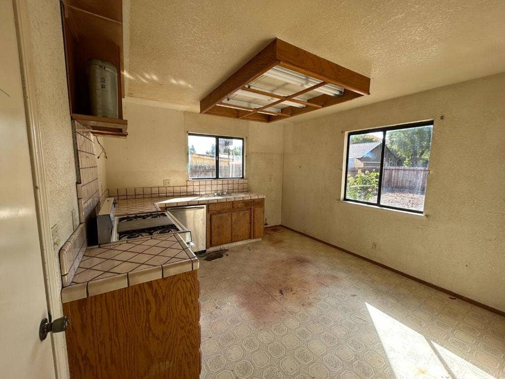 921 Nash Road, Hollister, CA 95023 921 Nash Road, Hollister, CA 95023