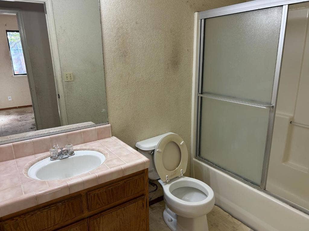 921 Nash Road, Hollister, CA 95023 921 Nash Road, Hollister, CA 95023