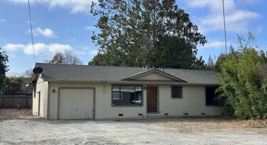 Property photo for 921 Nash Road, Hollister, CA