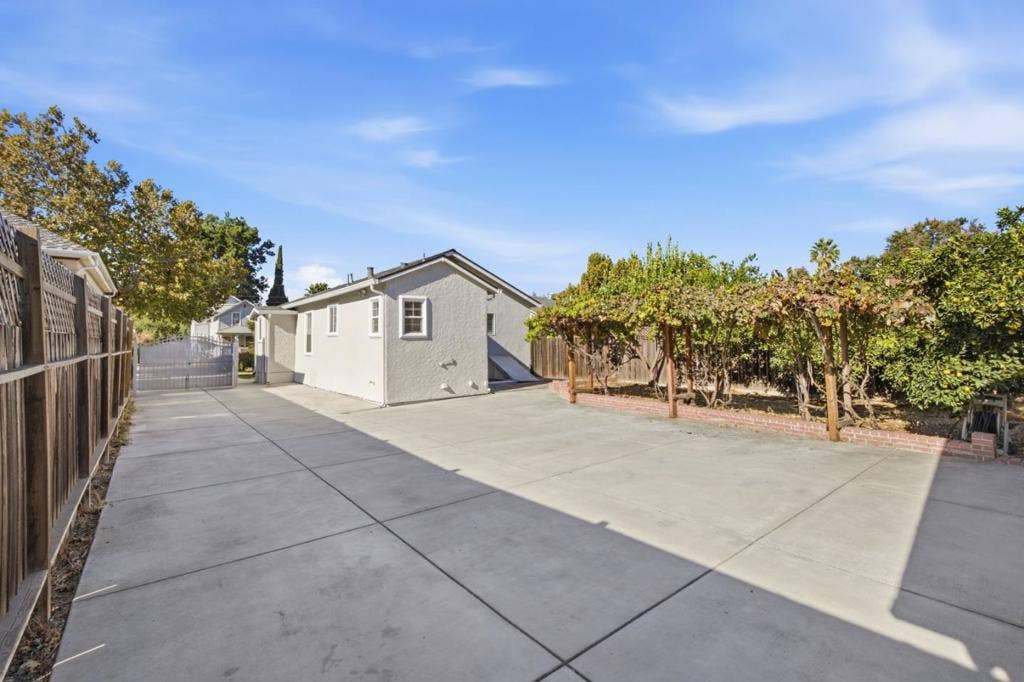 1080 S 8th Street, San Jose, CA 95112 1080 S 8th Street, San Jose, CA 95112