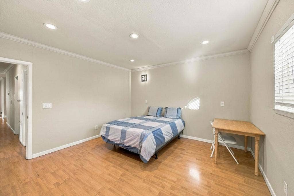 1080 S 8th Street, San Jose, CA 95112 1080 S 8th Street, San Jose, CA 95112