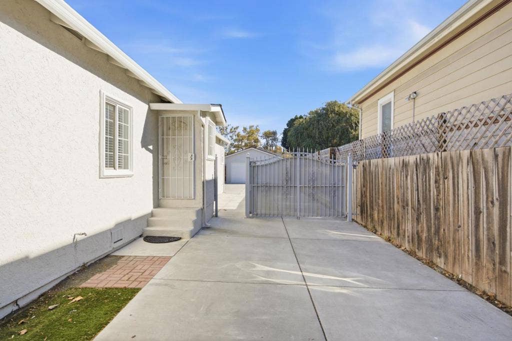 1080 S 8th Street, San Jose, CA 95112 1080 S 8th Street, San Jose, CA 95112