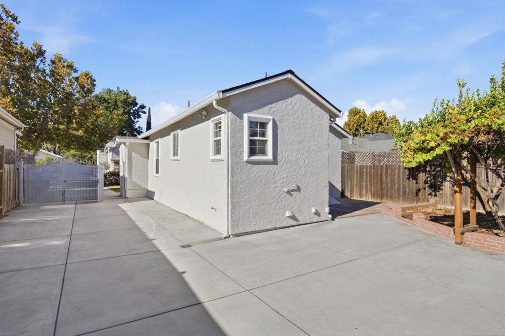 1080 S 8th Street, San Jose, CA 95112 1080 S 8th Street, San Jose, CA 95112