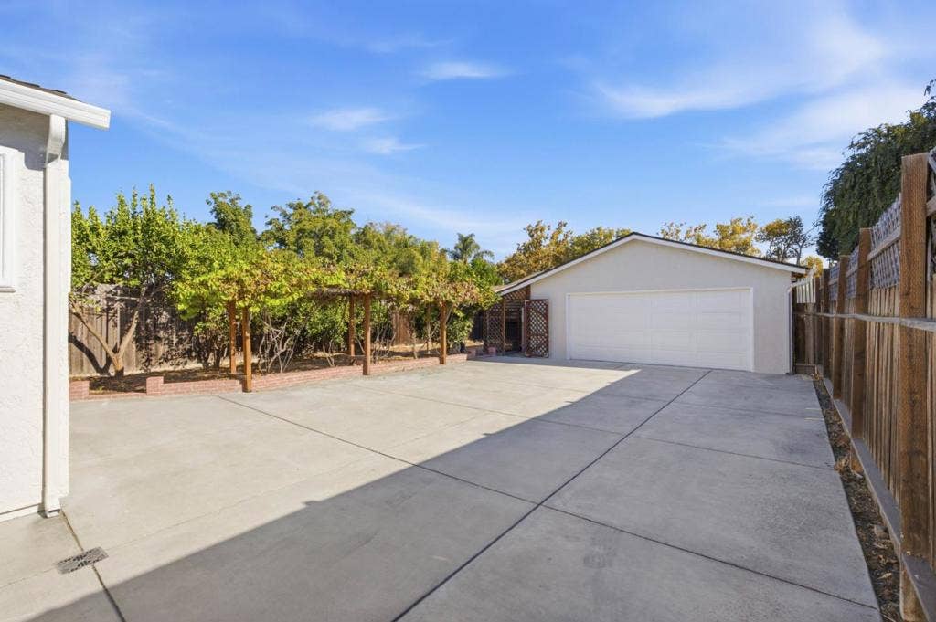 1080 S 8th Street, San Jose, CA 95112 1080 S 8th Street, San Jose, CA 95112