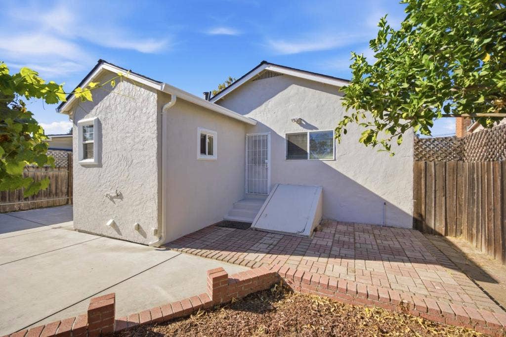 1080 S 8th Street, San Jose, CA 95112 1080 S 8th Street, San Jose, CA 95112