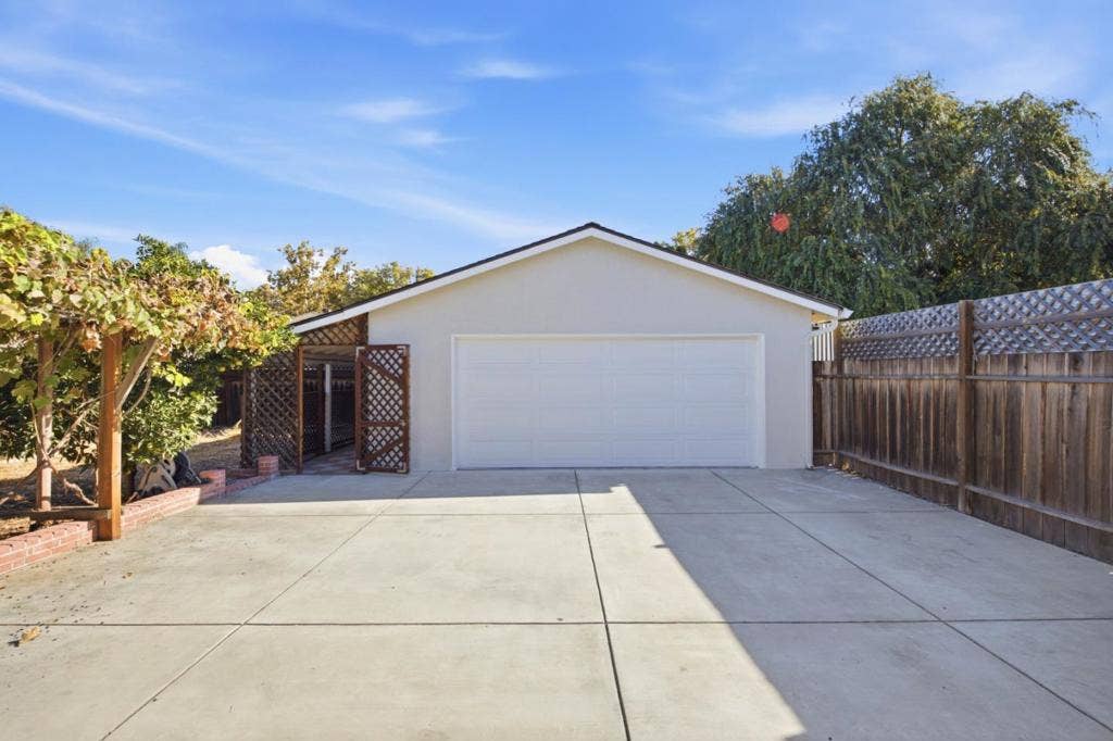 1080 S 8th Street, San Jose, CA 95112 1080 S 8th Street, San Jose, CA 95112