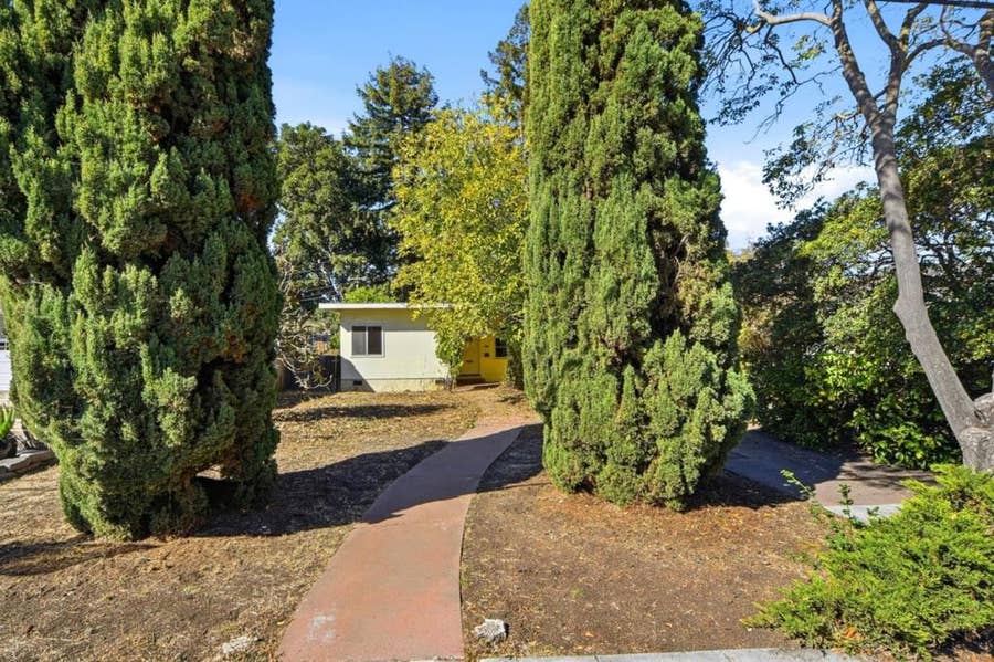 Property photo for 1031 Hollyburne Avenue, Menlo Park, CA