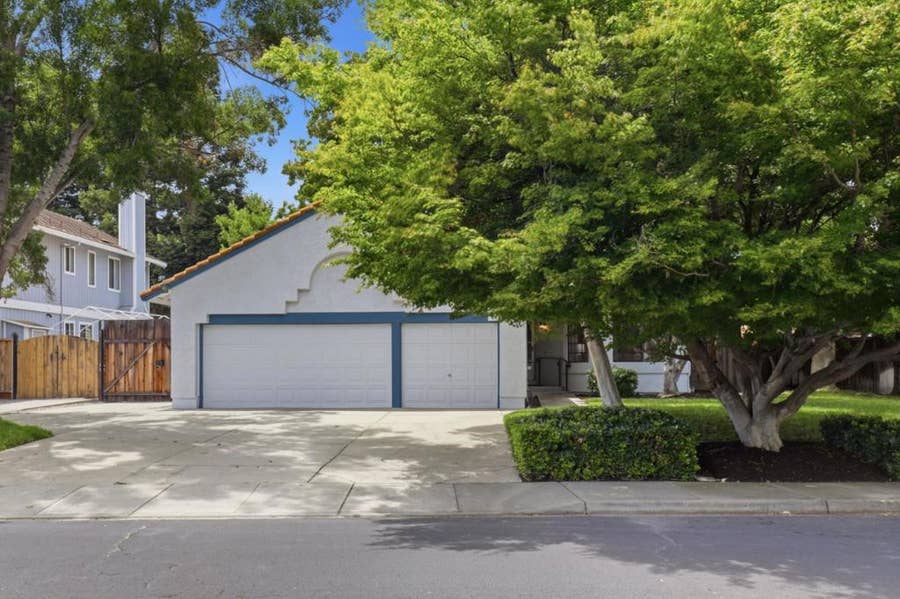 Property photo for 581 Jeannie Way, Livermore, CA
