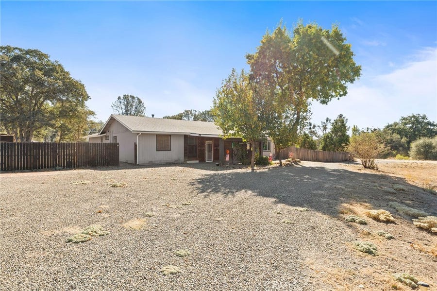 Property photo for 5150 Cole Road, Mariposa, CA