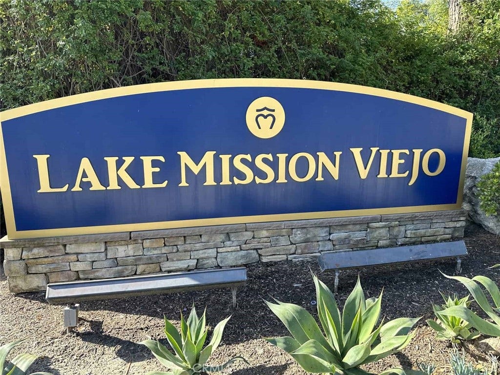 23005 Stoneridge, Mission Viejo, CA 92692 23005 Stoneridge, Mission Viejo, CA 92692